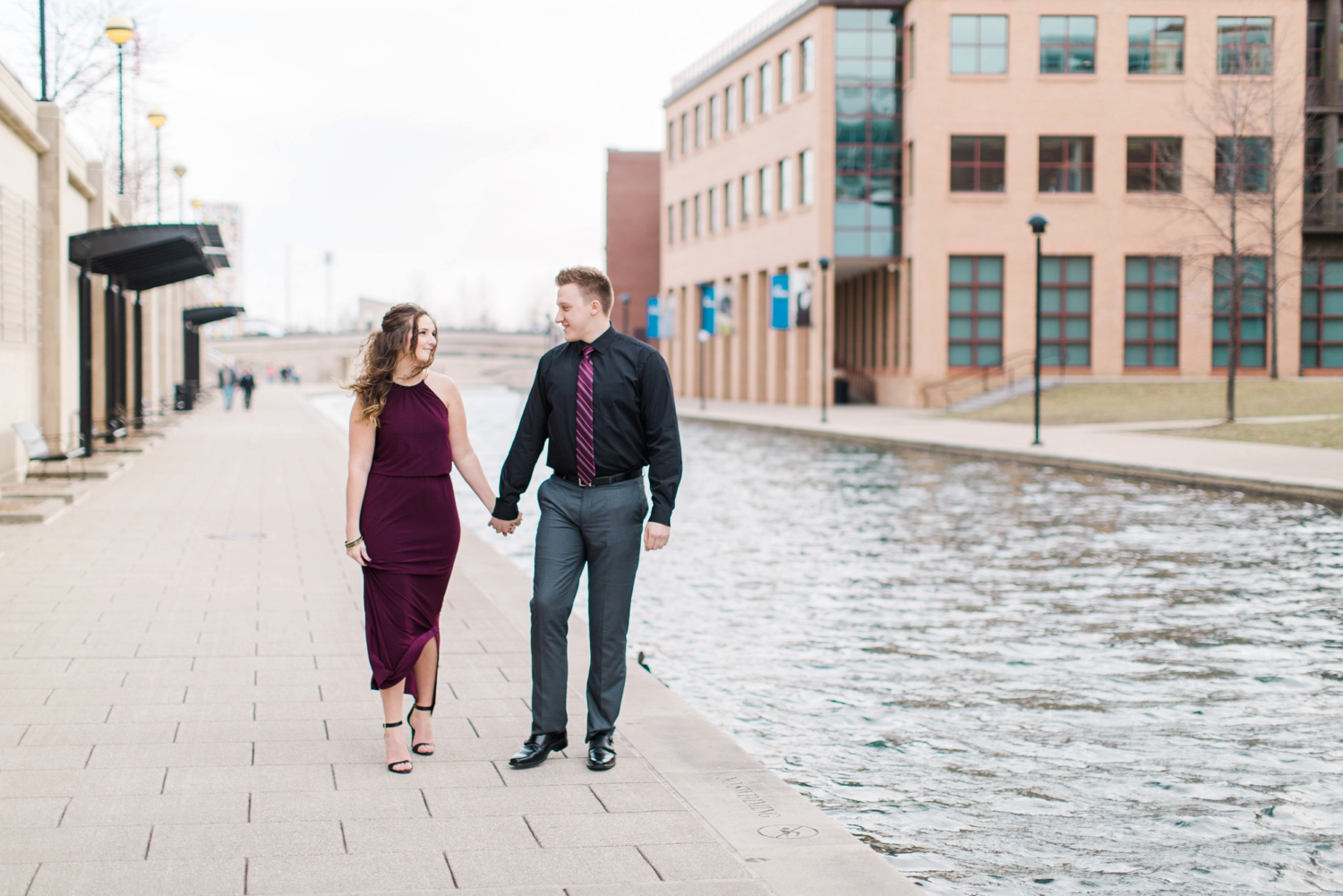 downtown-indianapolis-engagement-shoot_5962.jpg