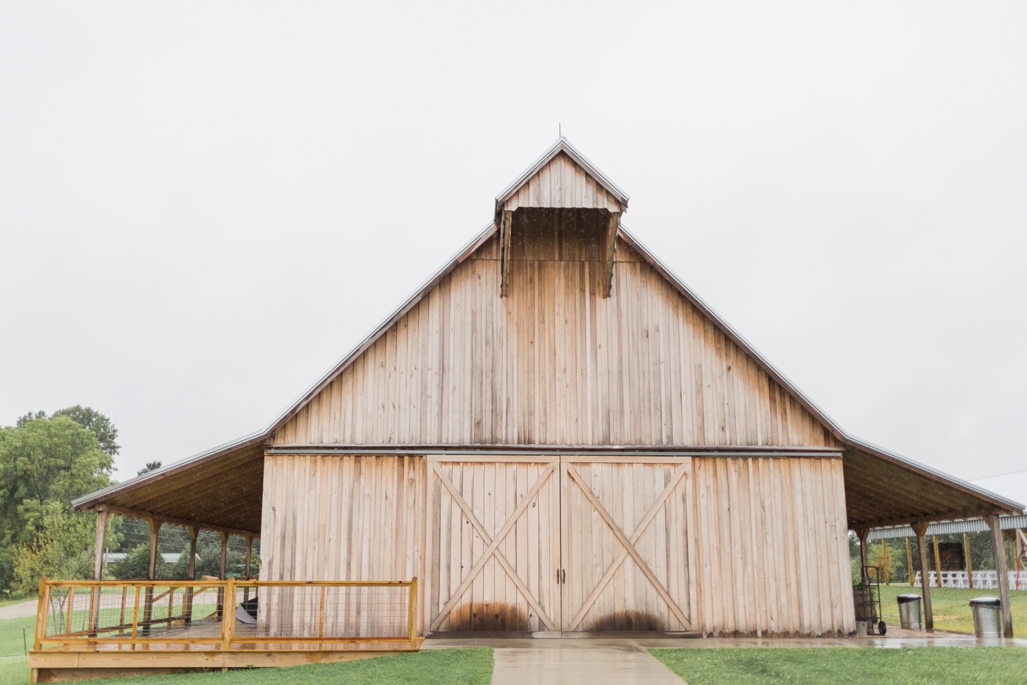 Barn-on-Maryland-Ridge-Indiana-Wedding-Photography-Chloe-Luka-Photography_7817.jpg