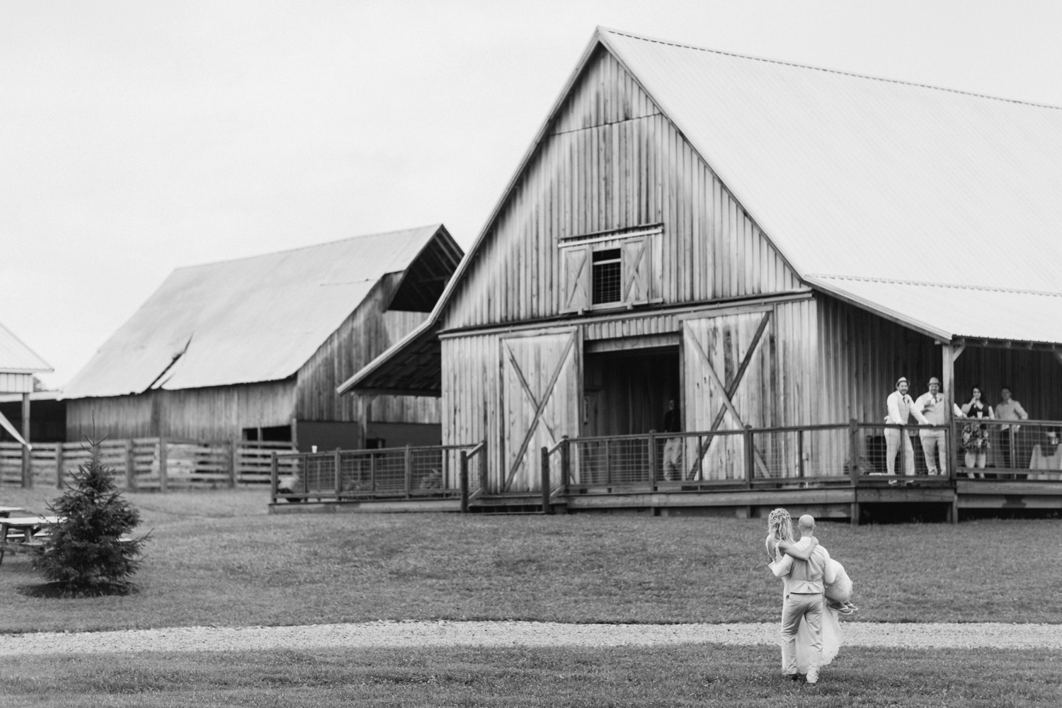 Barn-on-Maryland-Ridge-Indiana-Wedding-Photography-Chloe-Luka-Photography_7920.jpg