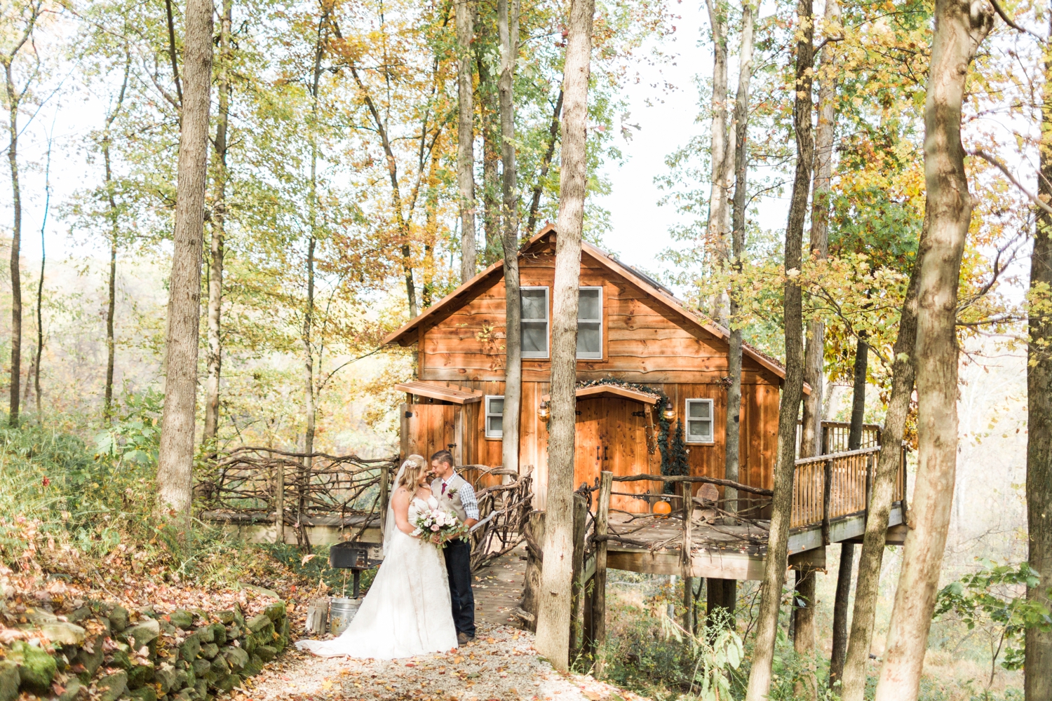 Jill-Rob-Outdoor-Fall-Ohio-Wedding-Photographer-Grand-Barn-at-the-Mohicans_8206.jpg