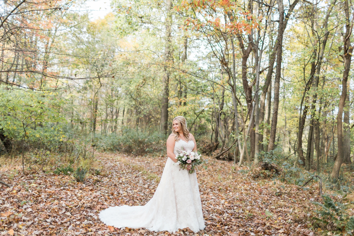 Jill-Rob-Outdoor-Fall-Ohio-Wedding-Photographer-Grand-Barn-at-the-Mohicans_8213.jpg