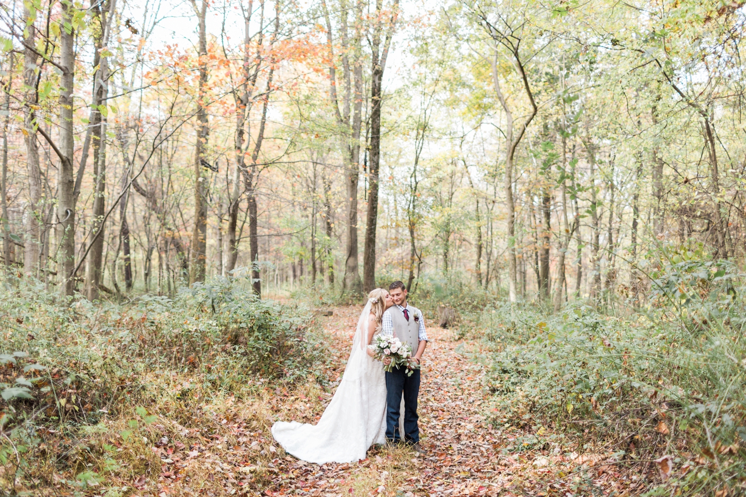 Jill-Rob-Outdoor-Fall-Ohio-Wedding-Photographer-Grand-Barn-at-the-Mohicans_8219.jpg
