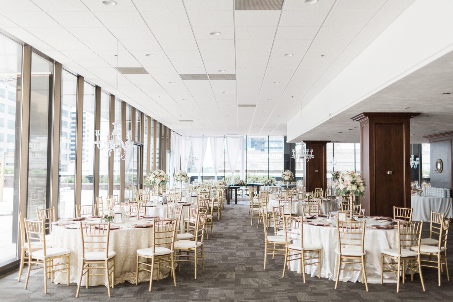 regions-tower-rooftop-wedding-downtown-indianapolis_0817.jpg