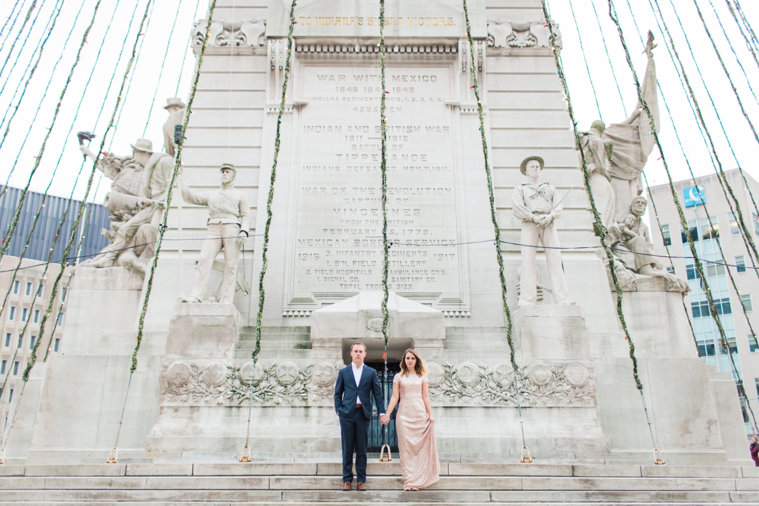 monument-circle-downtown-indianapolis-indiana-engagement-session_9431.jpg
