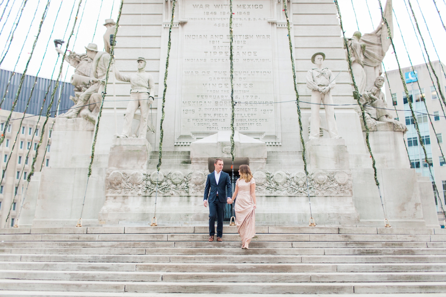 monument-circle-downtown-indianapolis-indiana-engagement-session_9433.jpg