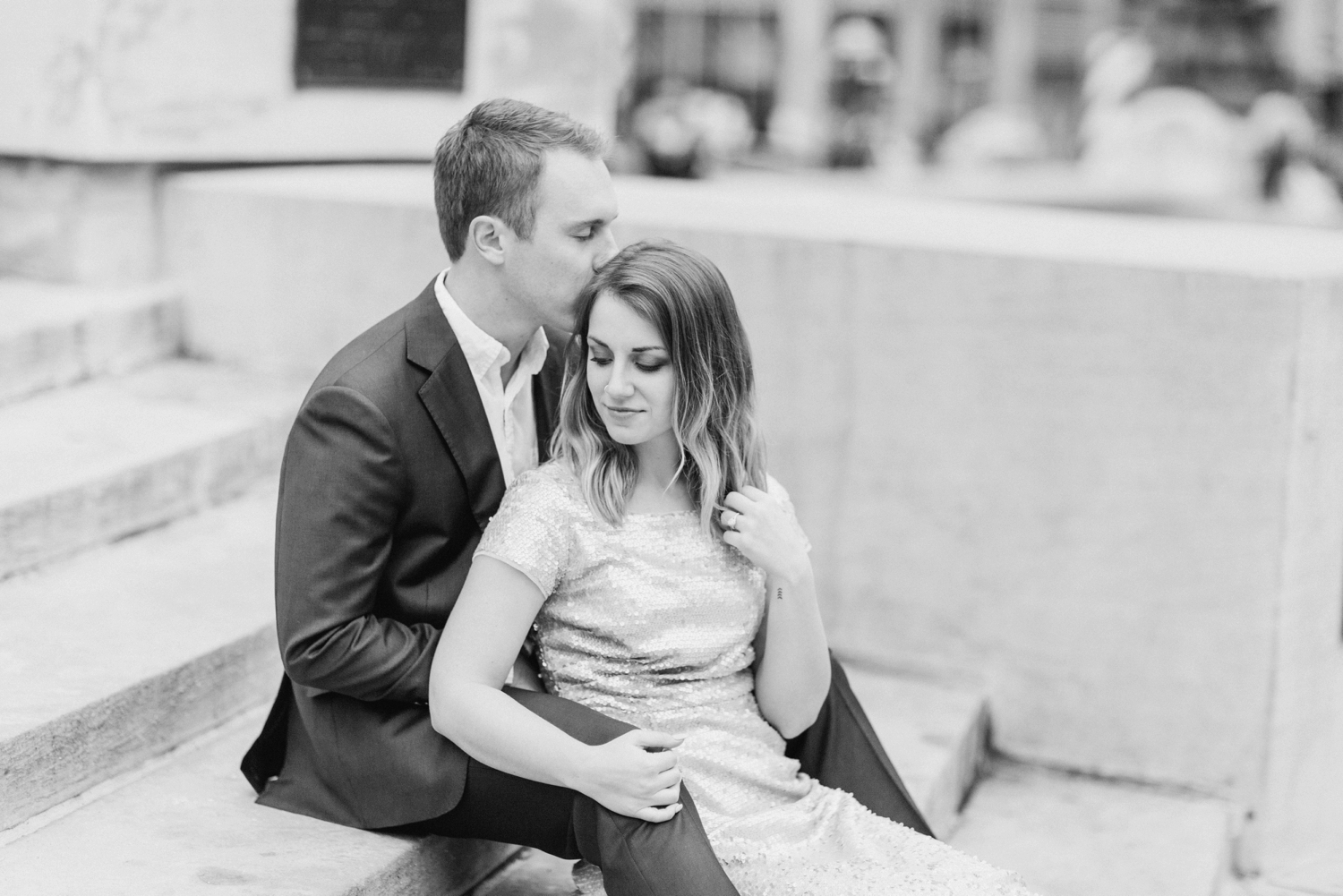 monument-circle-downtown-indianapolis-indiana-engagement-session_9435.jpg