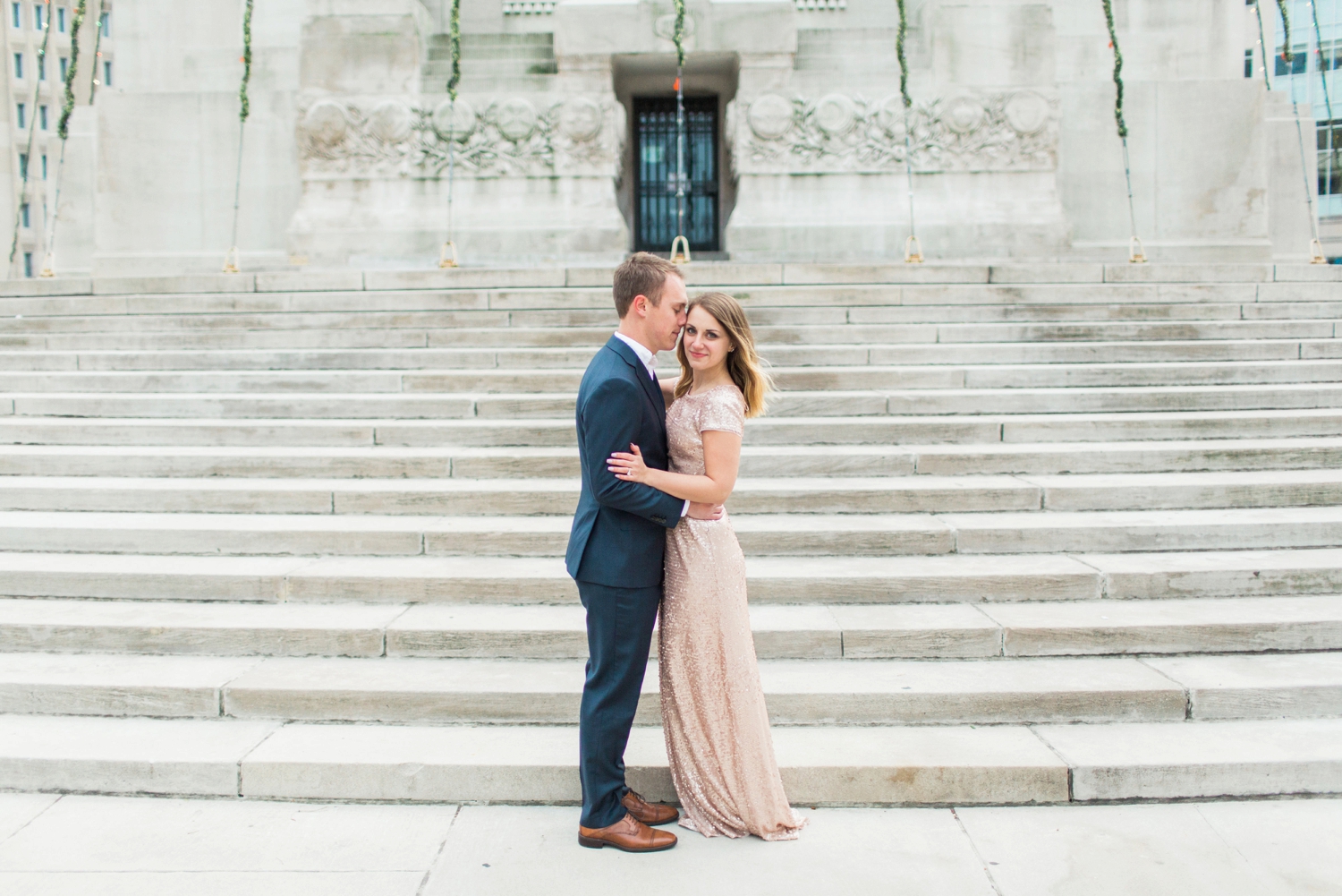 monument-circle-downtown-indianapolis-indiana-engagement-session_9441.jpg