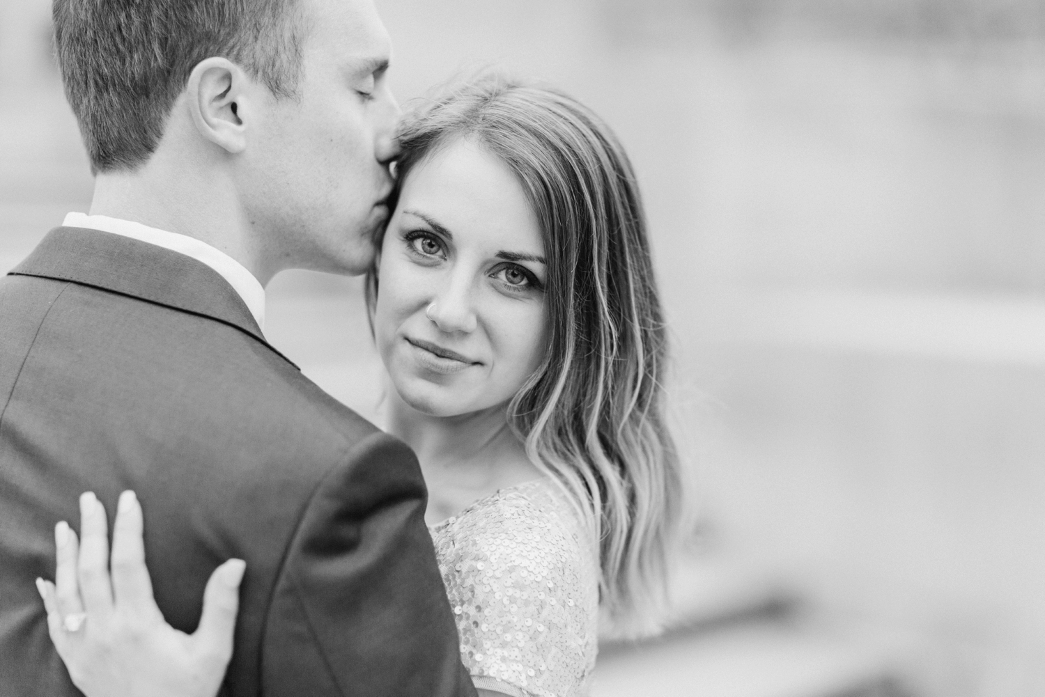 monument-circle-downtown-indianapolis-indiana-engagement-session_9445.jpg