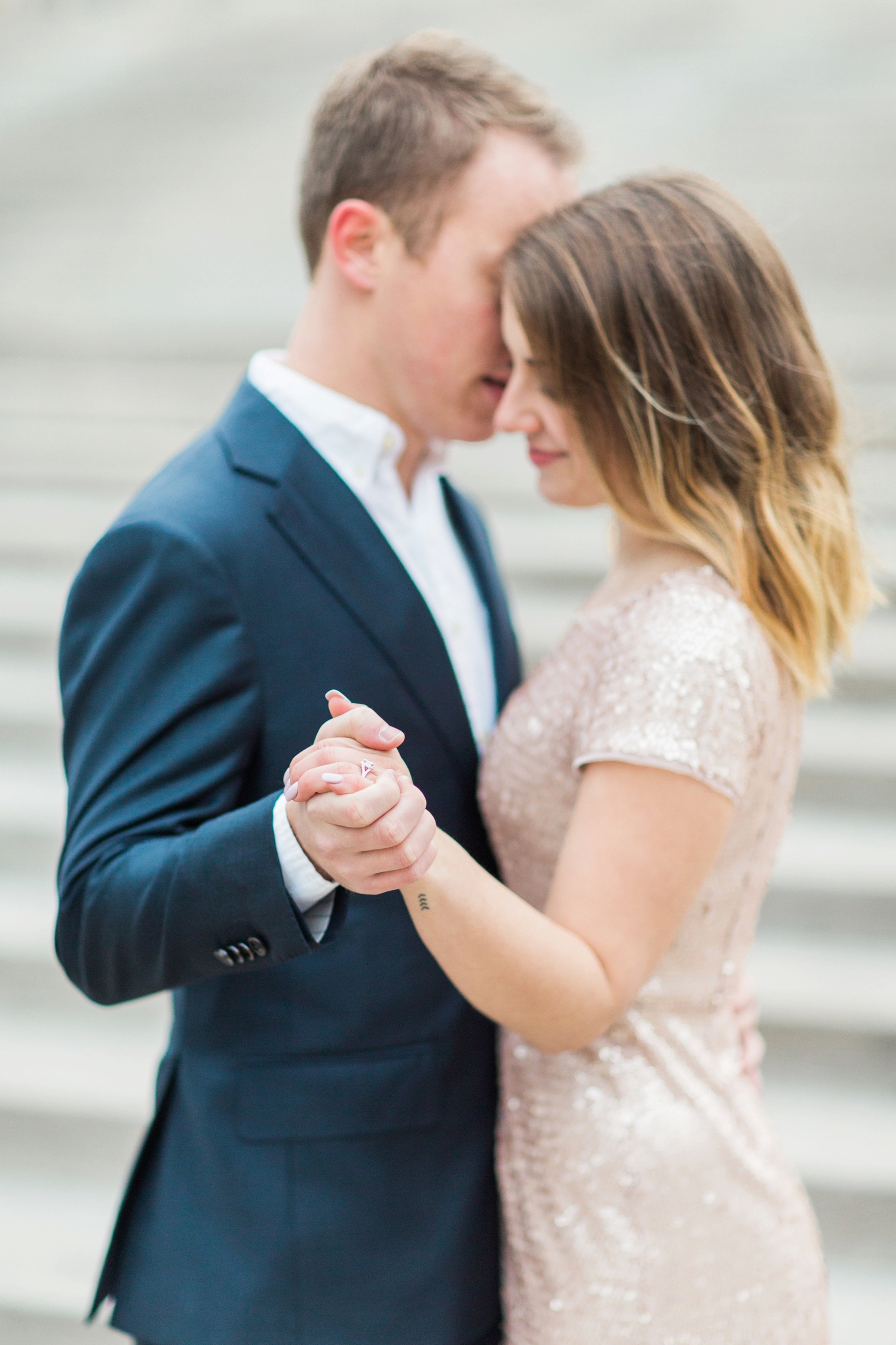 monument-circle-downtown-indianapolis-indiana-engagement-session_9459.jpg