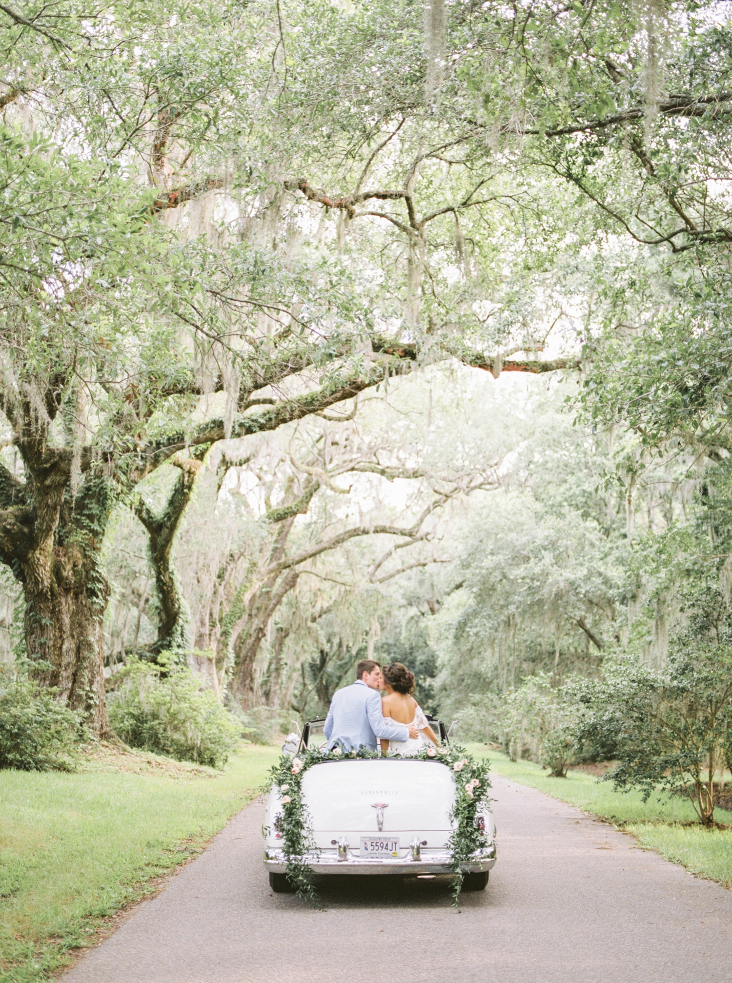Charleston-South-Carolina-Beautiful-Film-Wedding-Photographer-Magnolia-Plantation-and-Gardens-Wedding-Photos_5153.jpg